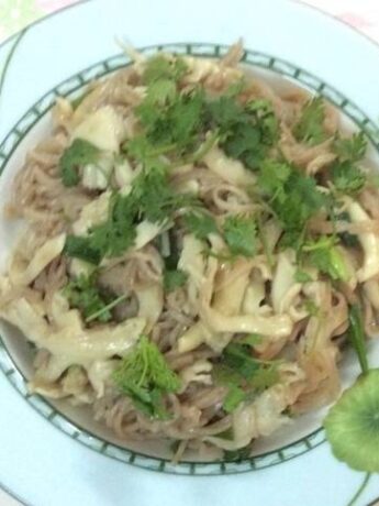 mi gao lut xao chay nam dong co recipe main photo | Ăn Chay, Thuần Chay, Quán Chay & Nhà Hàng Chay