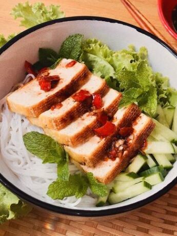 bun dau hu nuoc tuong toi ot chay vegan recipe main photo | Ăn Chay, Thuần Chay, Quán Chay & Nhà Hàng Chay
