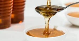 Nhiều loại thực phẩm có chứa đường bổ sung, ví dụ như mật ong.