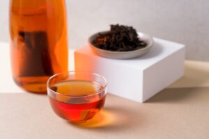 Theo một phân tích về thói quen uống trà của gần nửa triệu người từ Biobank thuộc Vương quốc Anh, uống trà đen hàng ngày có thể giúp gia tăng tuổi thọ.
