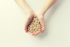 Ăn đậu phộng có thể giúp kiểm soát lượng đường trong máu.