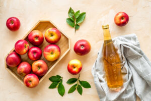 Có một số lợi ích có thể được đưa ra về giấm táo, một trong số đó là nó có thể hỗ trợ giảm cân.
