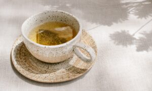 Các loại trà thảo mộc giúp bù nước và dùng chúng để xông hơi có thể làm sạch các xoang bị tắc nghẽn.