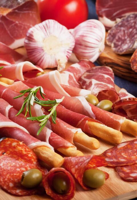 Việc tiêu thụ thịt đỏ, thịt chế biến, gà và gà tây có liên quan đến nguy cơ mắc 9 bệnh không ung thư khác nhau, bao gồm bệnh tim, tiểu đường và viêm phổi