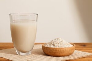 Sữa gạo không chứa cholesterol và có nhiều carbohydrate, nhưng lại ít protein.