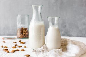 Sữa hạnh nhân không đường là sự lựa chọn tốt cho tim mạch, vì nó không chứa cholesterol.